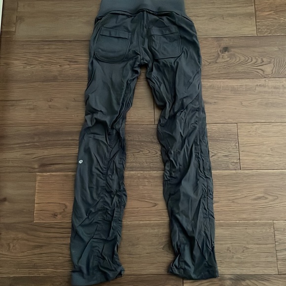 Lululemon size 4 track pants - Picture 2 of 3